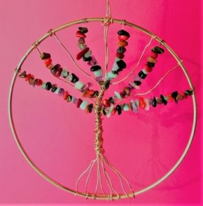 Arbre de vie multicolore en pierres naturelles